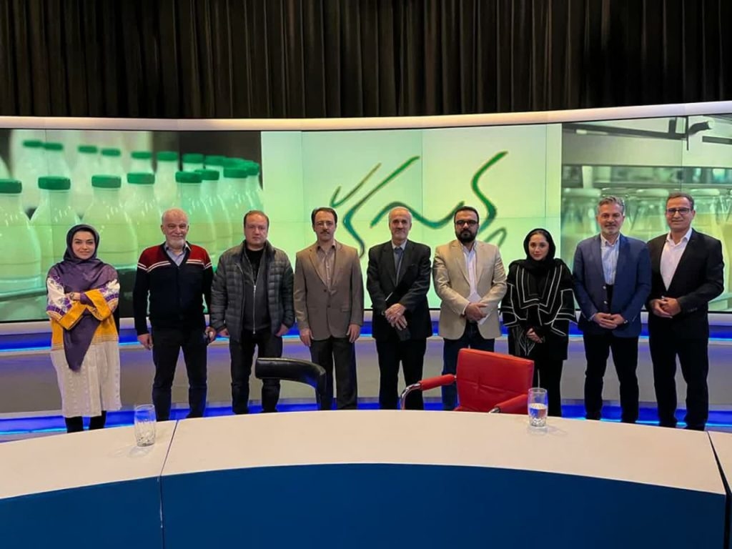 پخش زنده برنامه «پرسشگر» با موضوع بسیج ملی مصرف شیر از شبکه آموزش